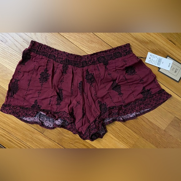NWT Me to We Burgundy Black Shorts Size Extra Small - Picture 1 of 6